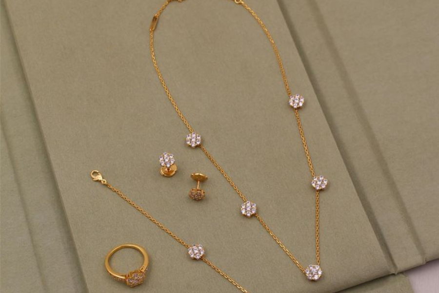 memilih perhiasan emas dengan rasa aman bersama wahyu redjo