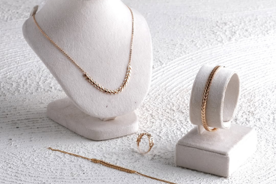 set perhiasan emas serasi